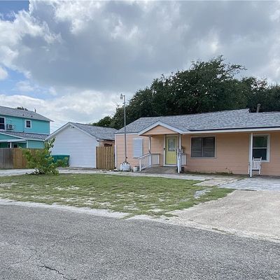 541 W Wilson Ave, Aransas Pass, TX 78336