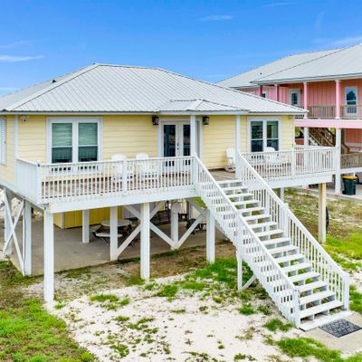 5593 Pizarro Ave, Gulf Shores, AL 36542