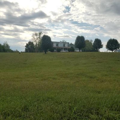 735 W Pillow St, Clifton, TN 38425