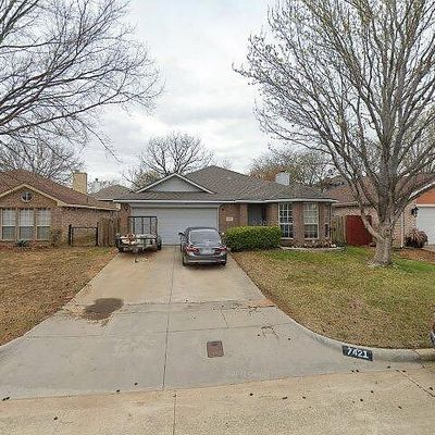 7421 Ashcroft Cir, Fort Worth, TX 76120