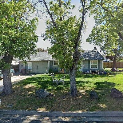 75 S 7 Th St, Central Point, OR 97502