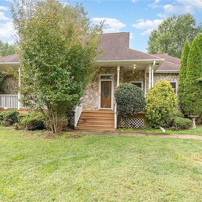 7549 Strawberry Rd, Summerfield, NC 27358