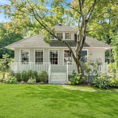 8 Cherry Ln, Old Greenwich, CT 06870