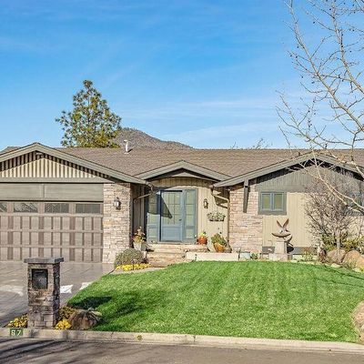 67 Fairway Cir, Medford, OR 97504