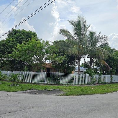 695 E 9 Th Ln, Hialeah, FL 33010