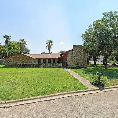 900 Patricia Pl, Uvalde, TX 78801