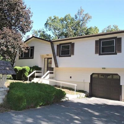 95 Crestwood Dr, Naugatuck, CT 06770