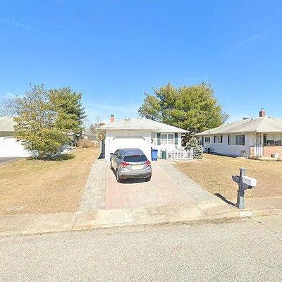 10 Nevis Ct, Toms River, NJ 08757