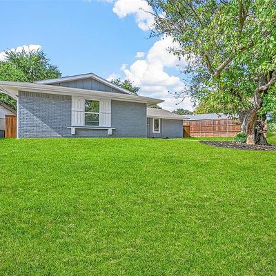 1012 Summit Cir, Carrollton, TX 75006