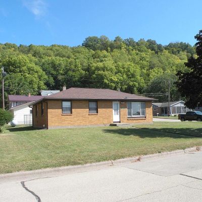 1041 E Dewey St, Cassville, WI 53806