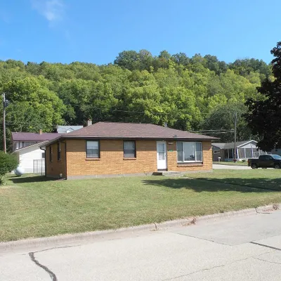 1041 E Dewey St, Cassville, WI 53806