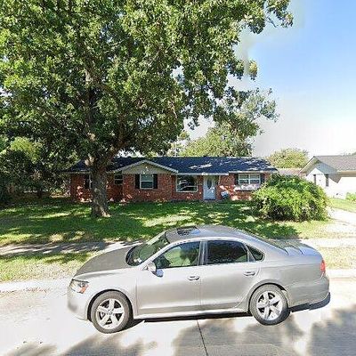 1067 Greenwood Ln, Lewisville, TX 75067