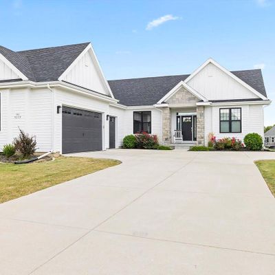 N62 W21770 Masters Dr, Menomonee Falls, WI 53051