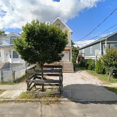 115 Hett Ave, Staten Island, NY 10306