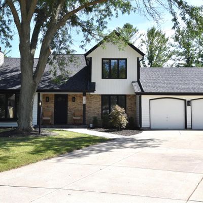 11801 W Woodland Cir, Hales Corners, WI 53130