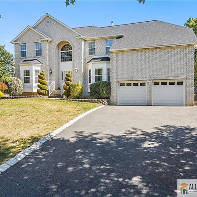 12 Red Oak Ct, Monroe Township, NJ 08831