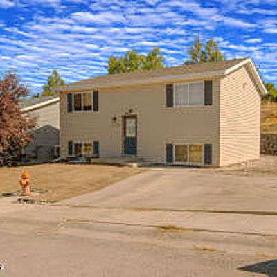 127 Westhills Loop, Gillette, WY 82718