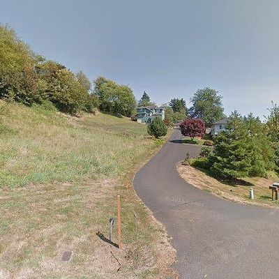 1095 Hollyridge Dr, Tillamook, OR 97141