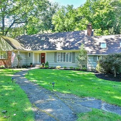 11 Hemlock Hill Rd, Upper Saddle River, NJ 07458