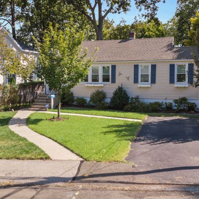 11 Woodledge Rd, Stamford, CT 06907