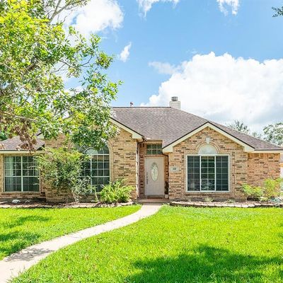 110 Plum Cir, Lake Jackson, TX 77566