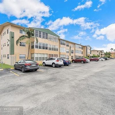 110 Royal Palm Rd #211, Hialeah, FL 33016