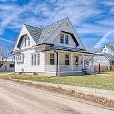 110 S Sumner Ave S, Newcastle, WY 82701