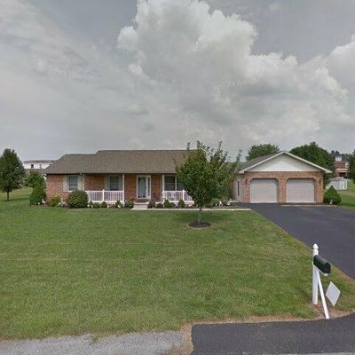 1115 Olive Dr, Greencastle, PA 17225