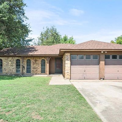 1116 S Timberline Dr, Benbrook, TX 76126