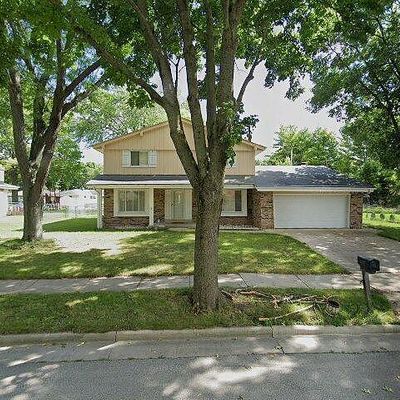 1137 School Dr, Waukesha, WI 53189