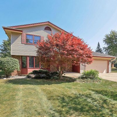 11404 N Country View Dr, Mequon, WI 53092