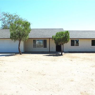 13933 Quinnault Rd, Apple Valley, CA 92307