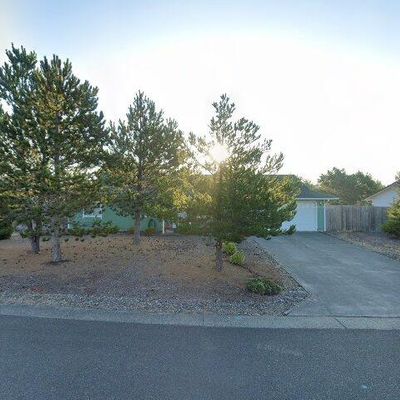 1430 Yew St, Florence, OR 97439