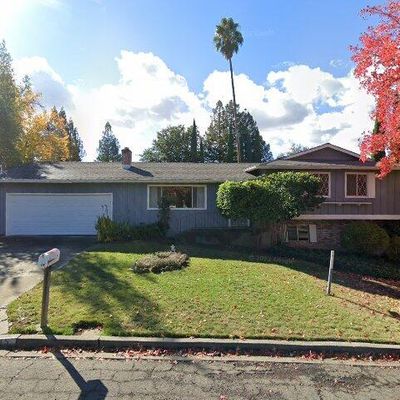 15 Lynn Dr, Napa, CA 94558