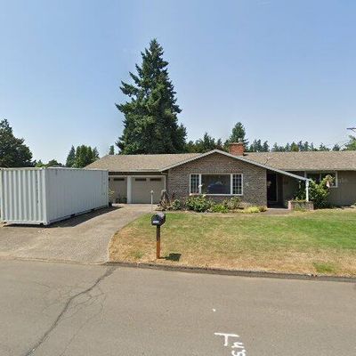 1285 Tierra Lynn Dr, Woodburn, OR 97071