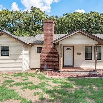 1304 Oak Knoll Dr, Haltom City, TX 76117