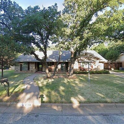 1310 Roanoake Dr, Graham, TX 76450