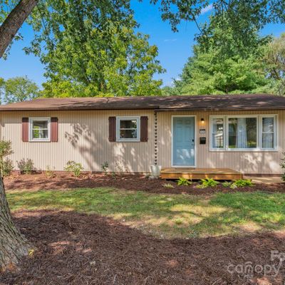 135 S Grove St, Asheville, NC 28801