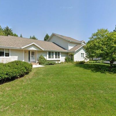 136 Harrogate Dr, Waukesha, WI 53188