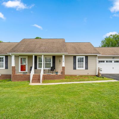 136 Rustling Oaks Dr, Sparta, TN 38583