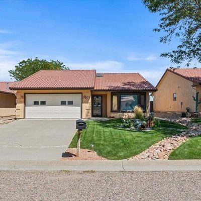 137 W Glenrose Dr, Pueblo, CO 81007