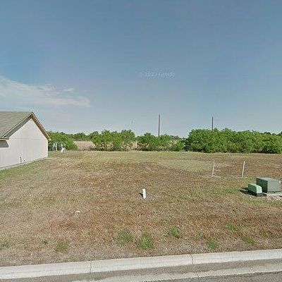 138 Talon Dr, Luling, TX 78648