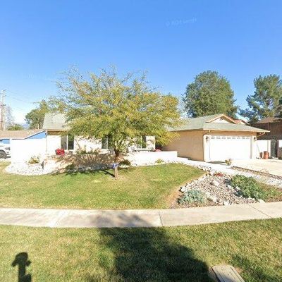 17 Coral Ct, Redlands, CA 92374