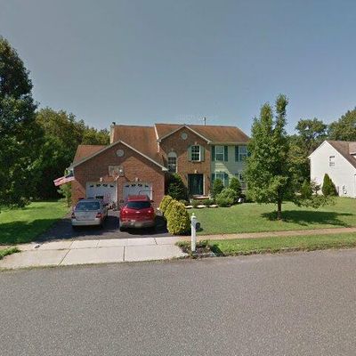 17 Glacier Dr, Howell, NJ 07731