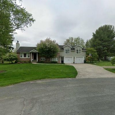 17 Gregory Ln, Albany, NY 12211