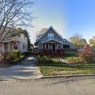 19 Oak St, Freeport, NY 11520