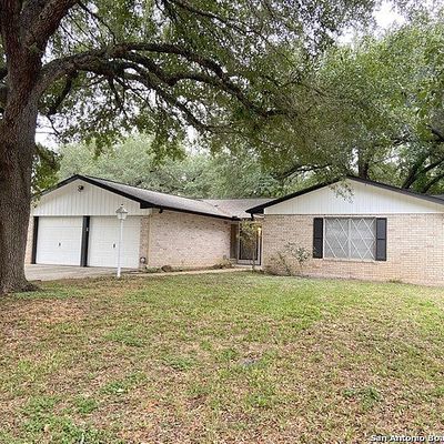 1906 Arrowhead St, Floresville, TX 78114