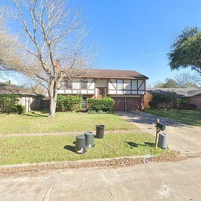 15927 Eastcape Dr, Webster, TX 77598