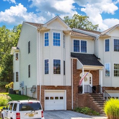 16 Silverleaf Ct, Riverdale, NJ 07457