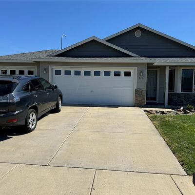 207 Nugget St, Moxee, WA 98936